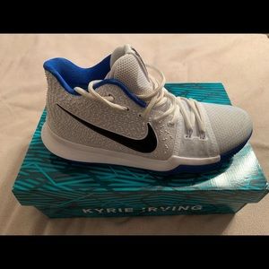 Kyrie Irving sneakers size 9.5